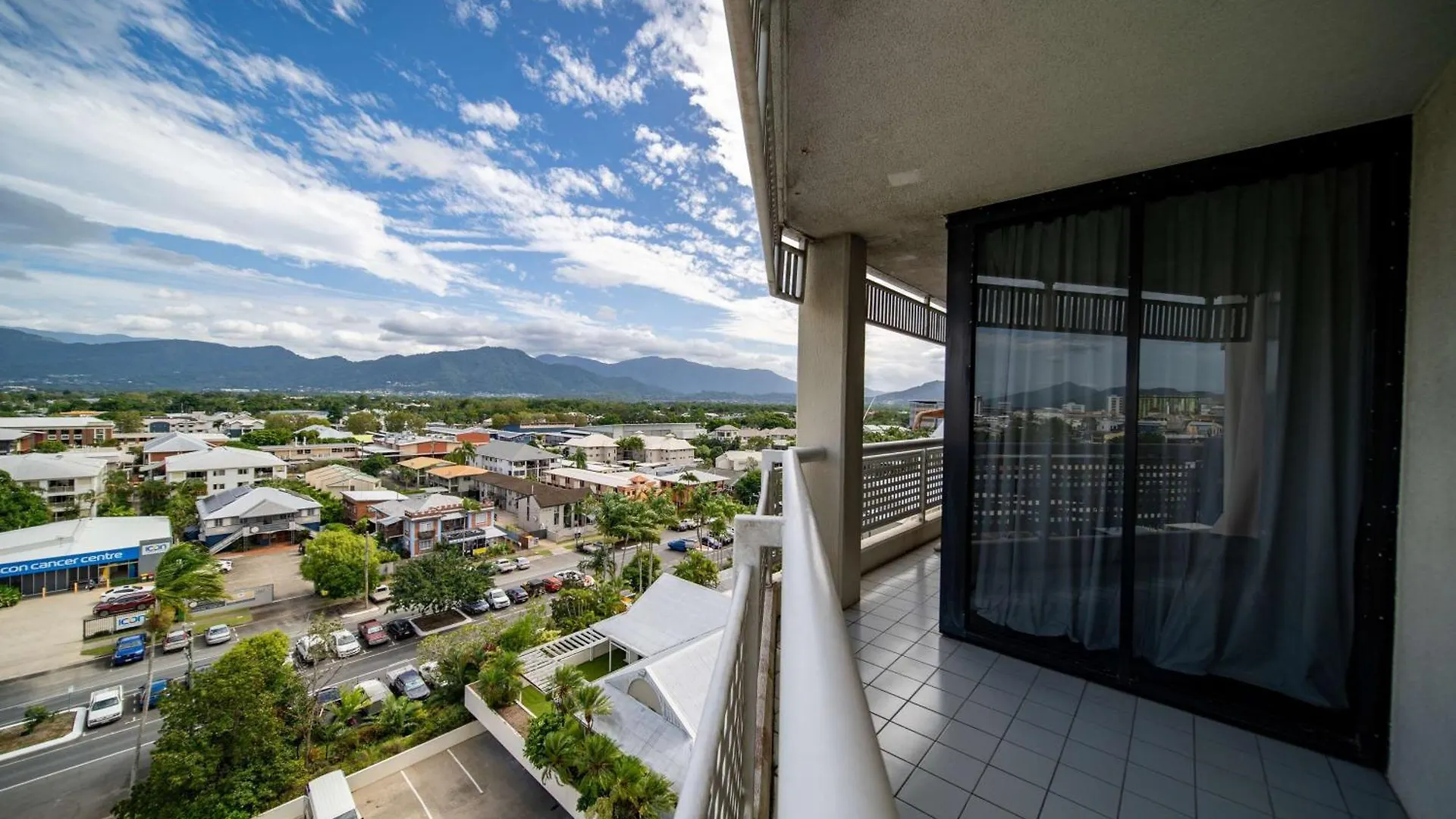 Rydges Esplanade Resort Cairns contacts