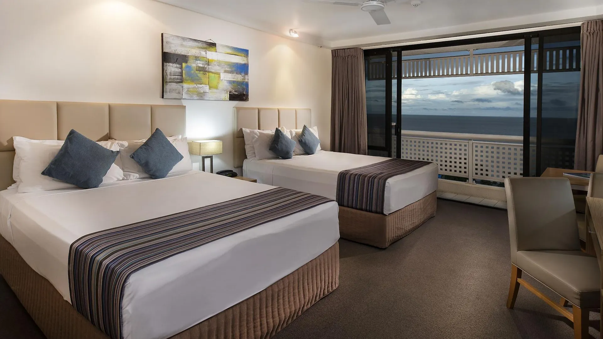 Rydges Esplanade Resort Κερνς 4*,